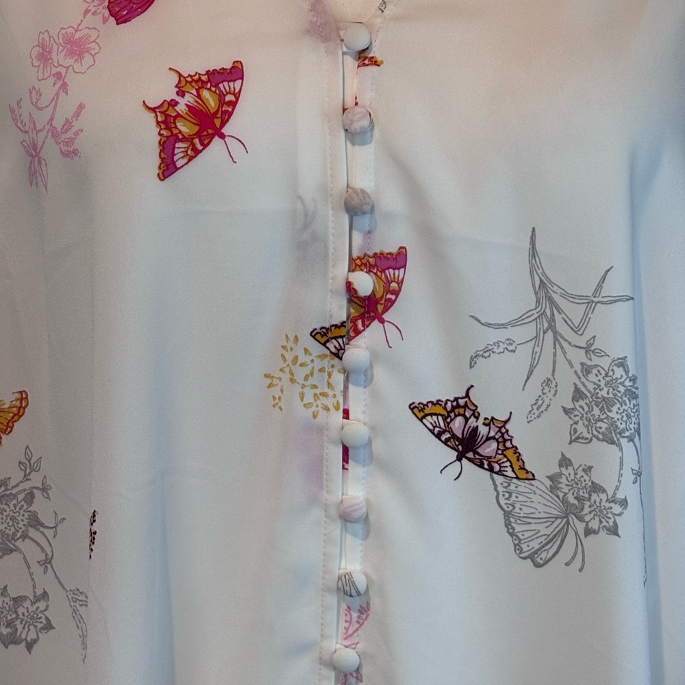 Torrid “Harper Butterflies” Blouse • Size 2 • White / Butterfly Print - Picture 10 of 16